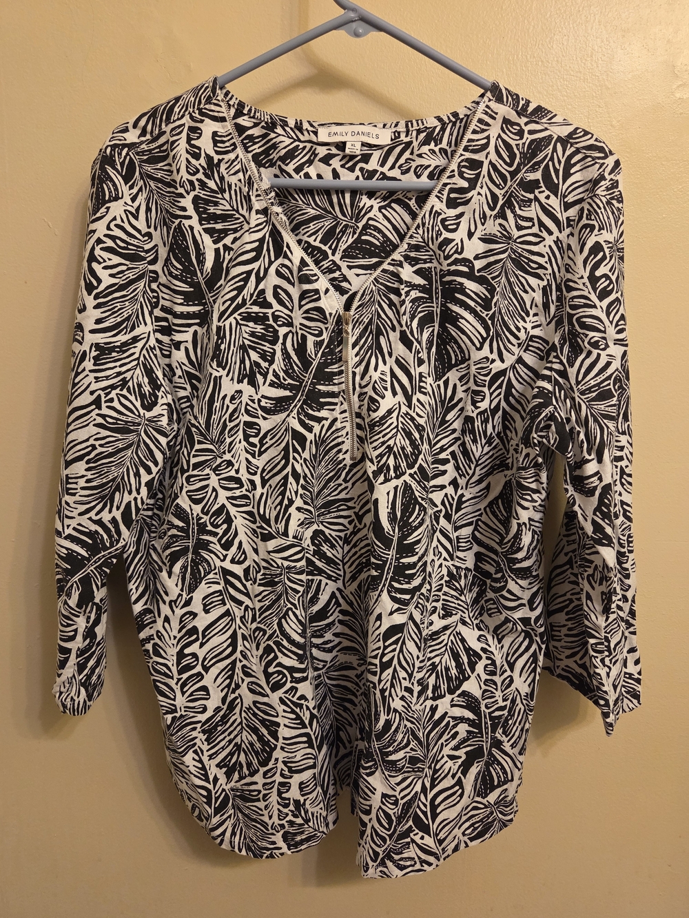 Emily Daniels XL Linen Blend V-Neck Zip Top Black White Tropical Palm Leaf Boho